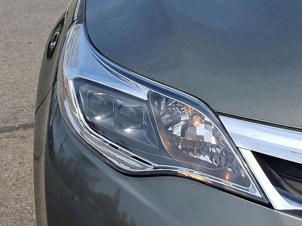 2014 Toyota Avalon XLE 24