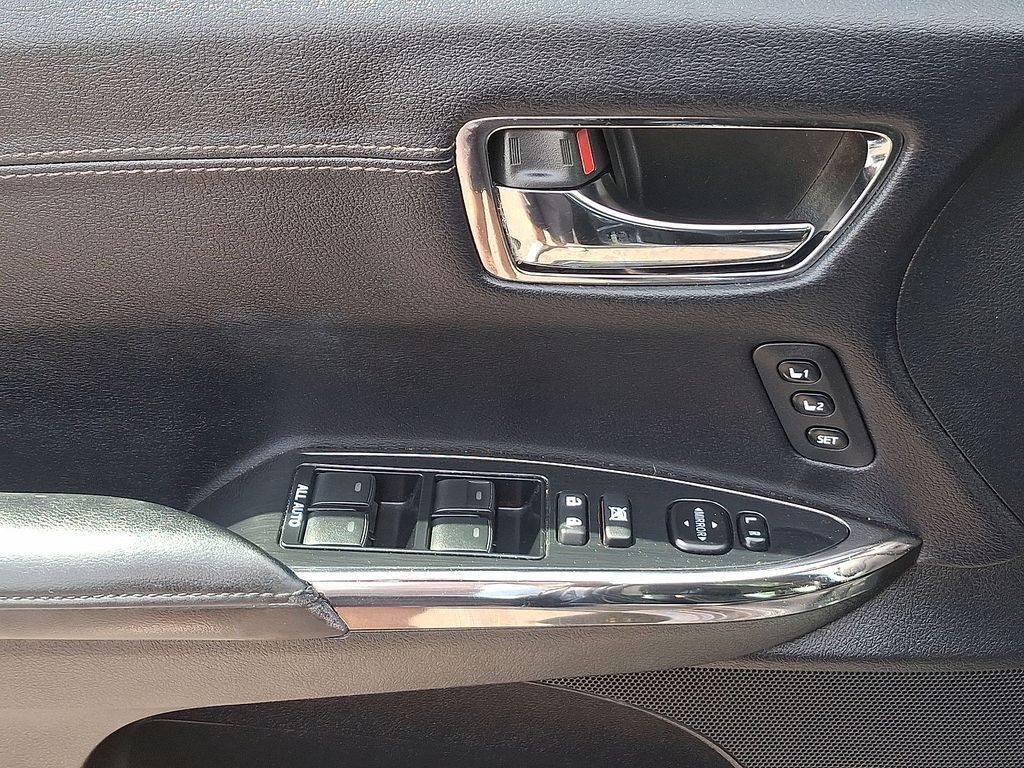 Thumbnail: 2015 Toyota Avalon - 19