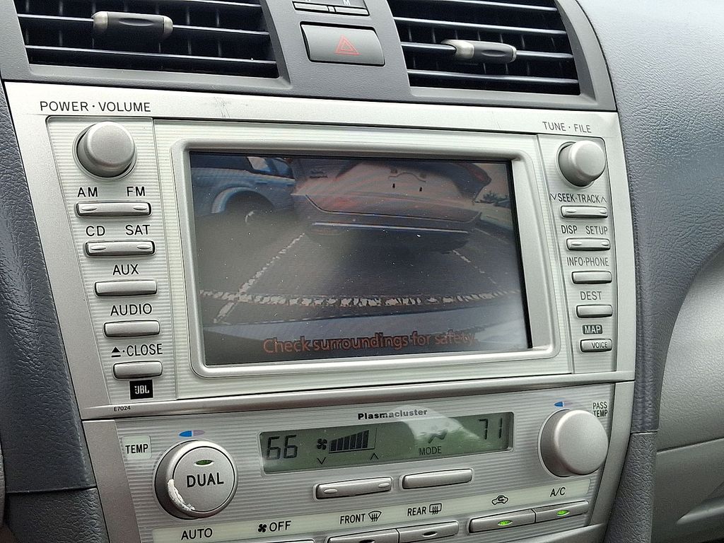 Thumbnail: 2010 Toyota Camry - 18