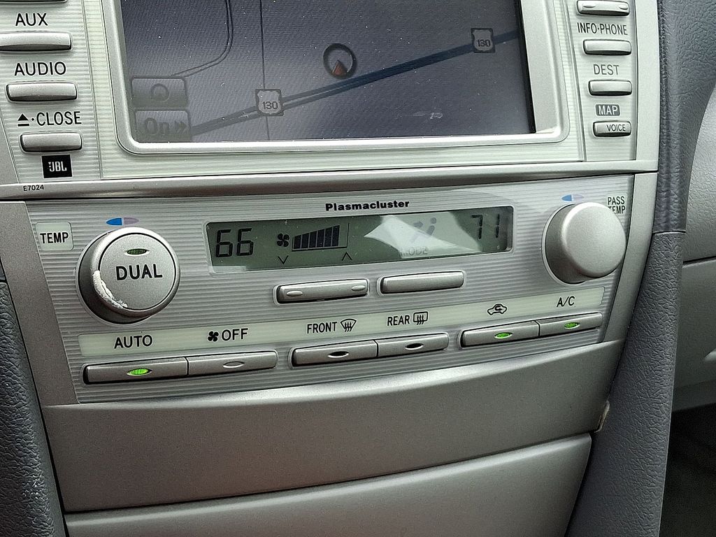 Thumbnail: 2010 Toyota Camry - 22