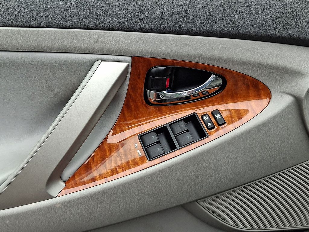 Thumbnail: 2010 Toyota Camry - 17