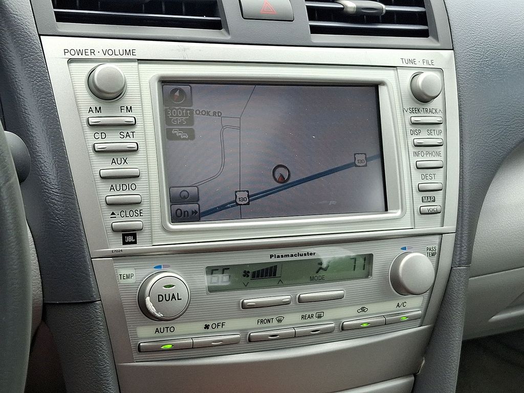 Thumbnail: 2010 Toyota Camry - 10