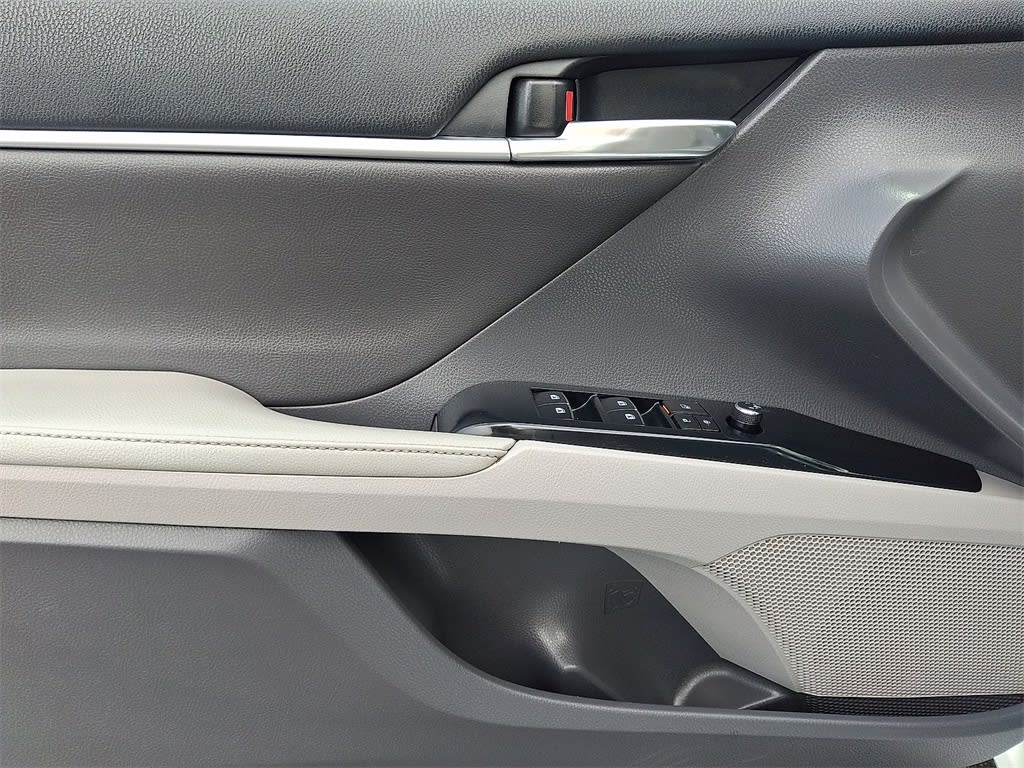 Thumbnail: 2019 Toyota Camry - 16