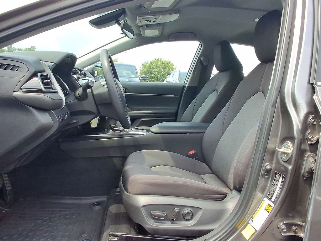 Thumbnail: 2020 Toyota Camry - 11