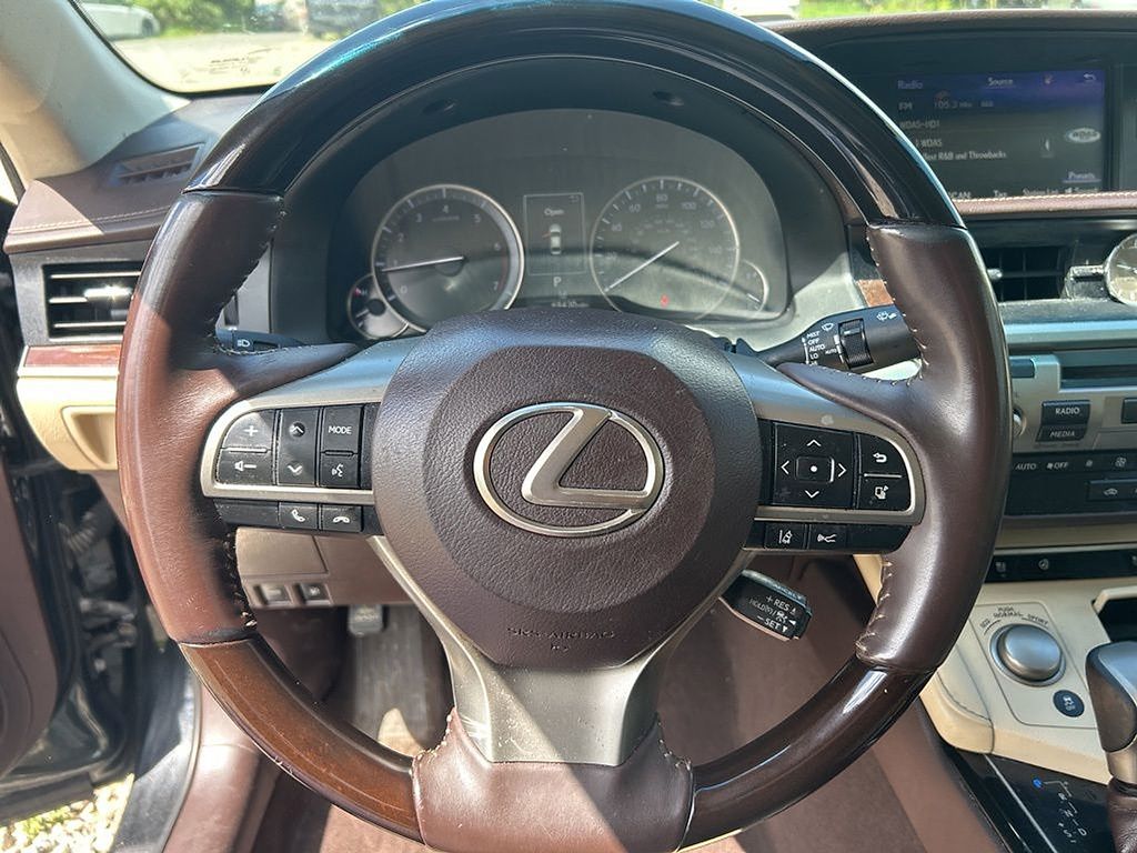 Thumbnail: 2017 Lexus ES - 2