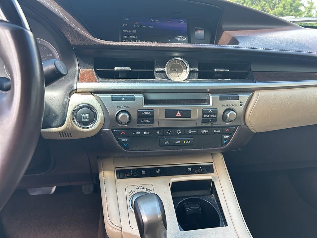 Thumbnail: 2017 Lexus ES - 19