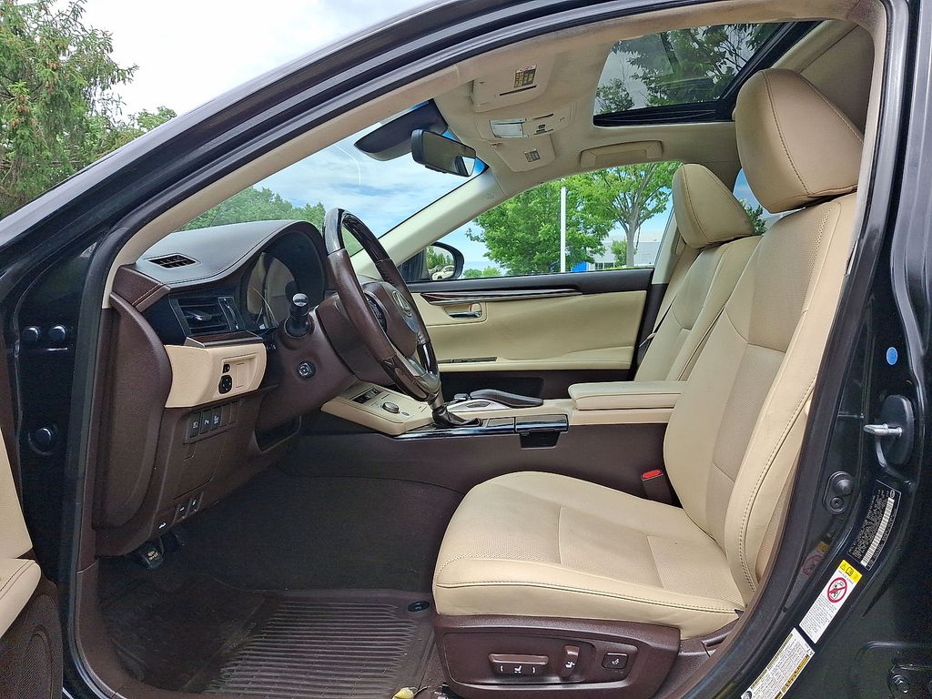 Thumbnail: 2017 Lexus ES - 9