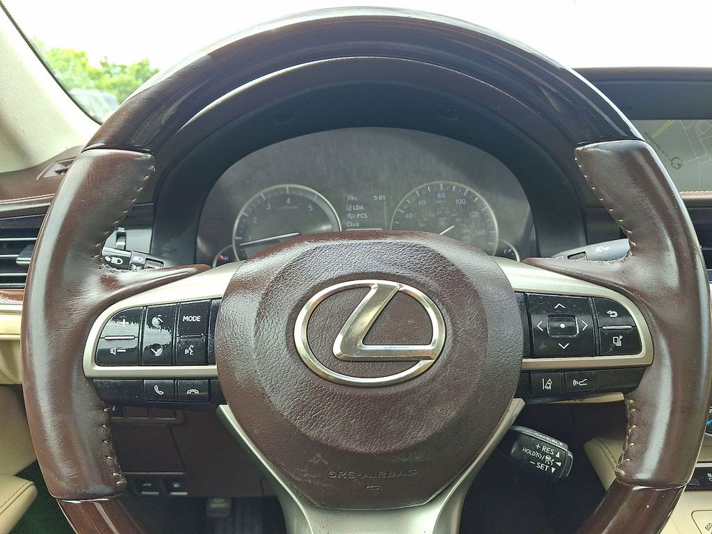 Thumbnail: 2017 Lexus ES - 2