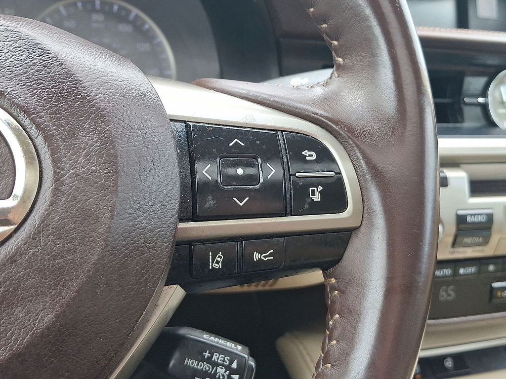 Thumbnail: 2017 Lexus ES - 21