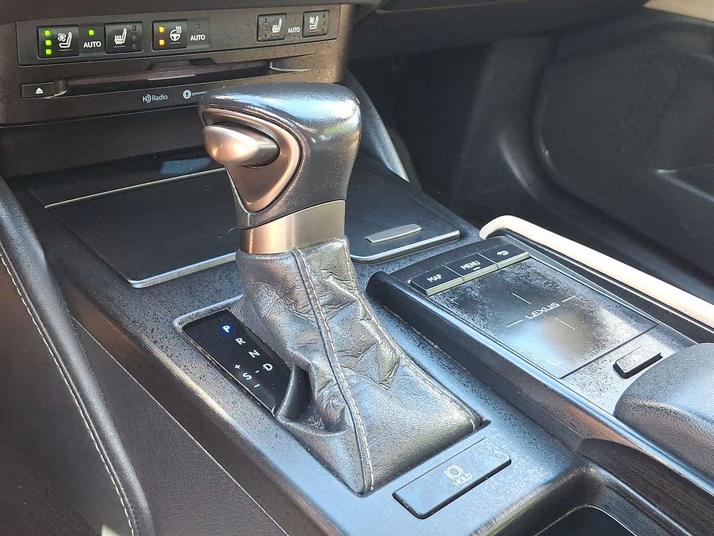 Thumbnail: 2019 Lexus ES - 12