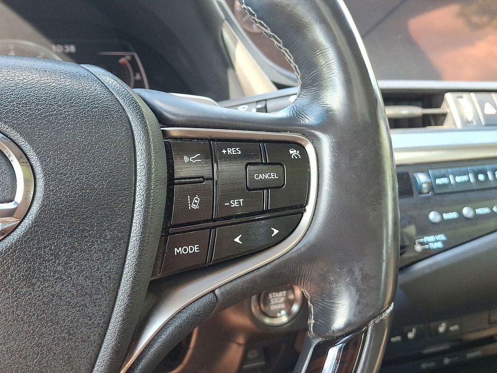 Thumbnail: 2019 Lexus ES - 22
