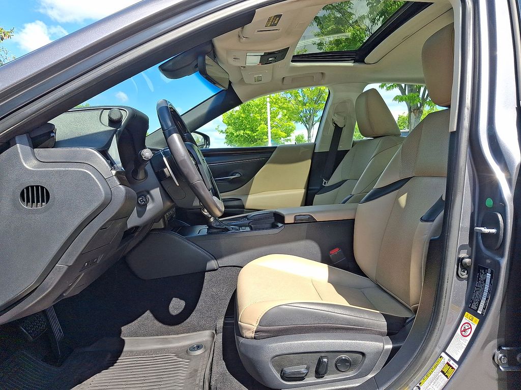 Thumbnail: 2019 Lexus ES - 9