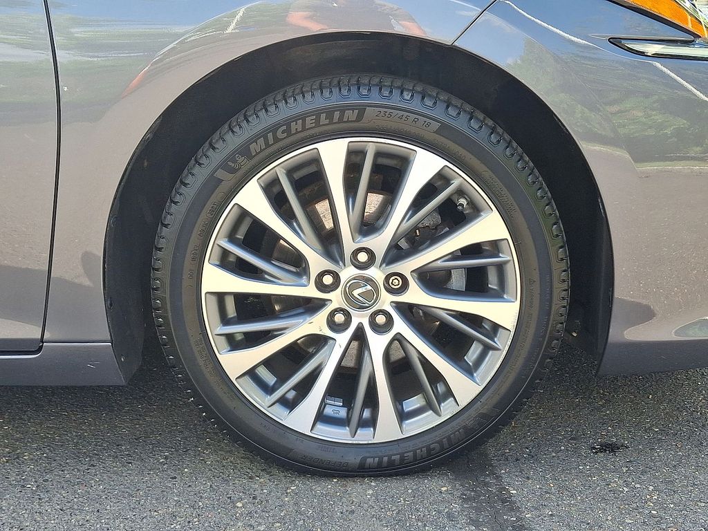 Thumbnail: 2019 Lexus ES - 7