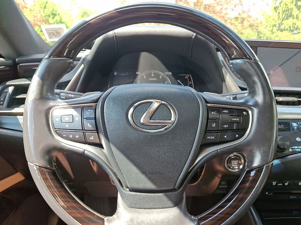 Thumbnail: 2019 Lexus ES - 2