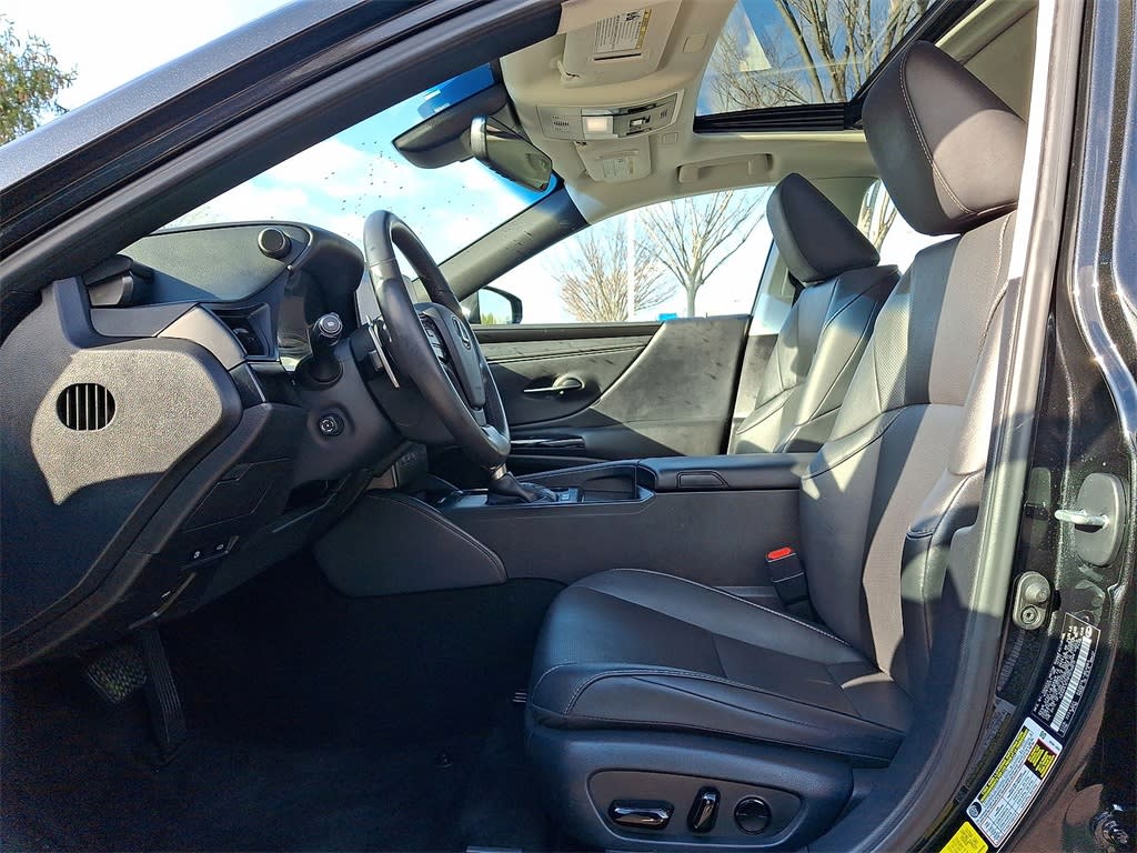 Thumbnail: 2023 Lexus ES - 9