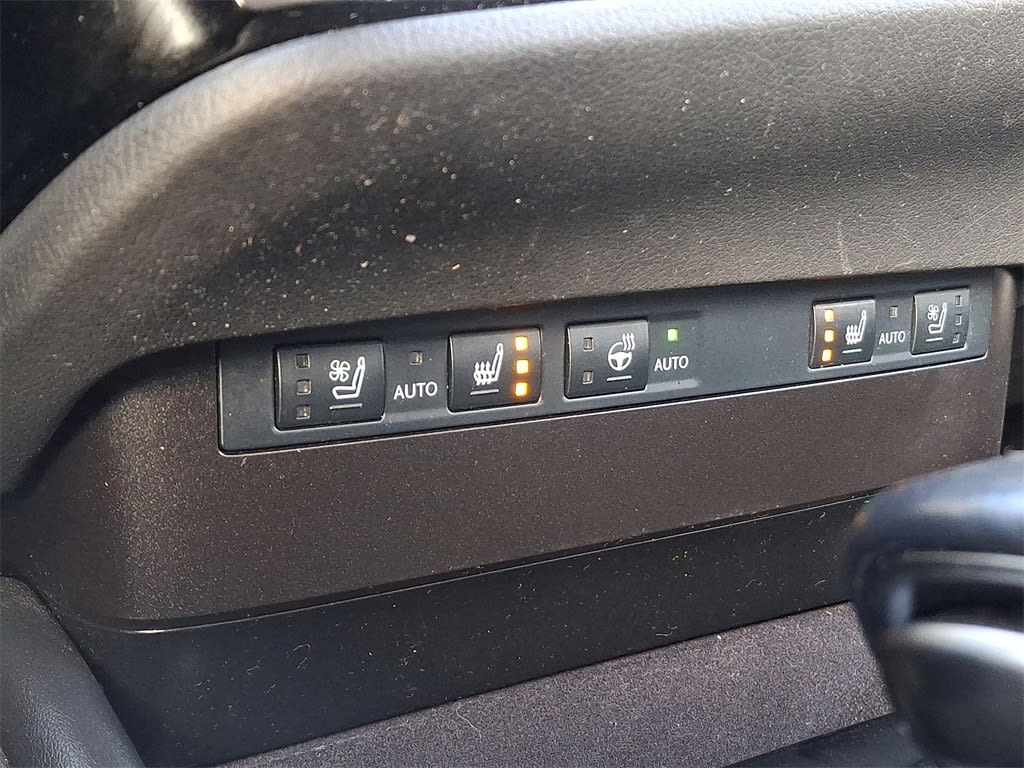 Thumbnail: 2023 Lexus ES - 22