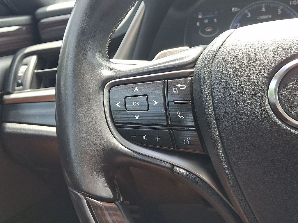 Thumbnail: 2020 Lexus ES - 20