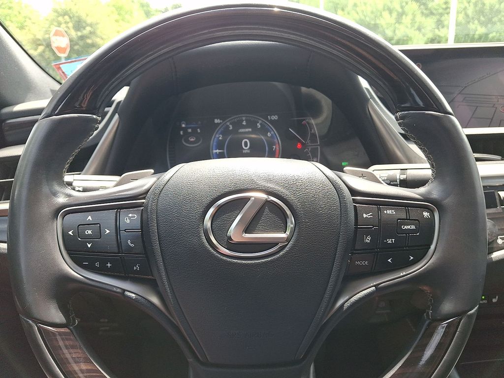 Thumbnail: 2020 Lexus ES - 19