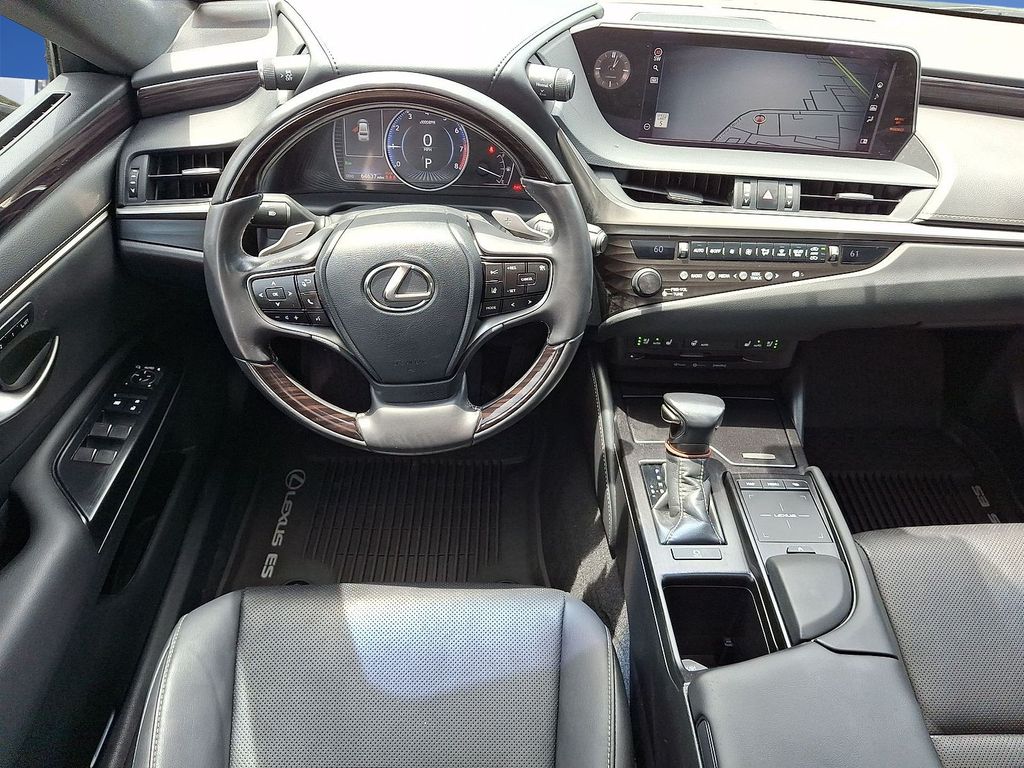 Thumbnail: 2020 Lexus ES - 2