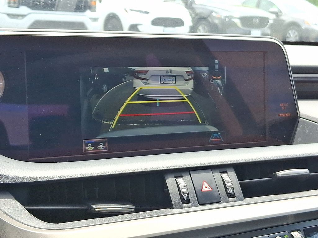 Thumbnail: 2020 Lexus ES - 18