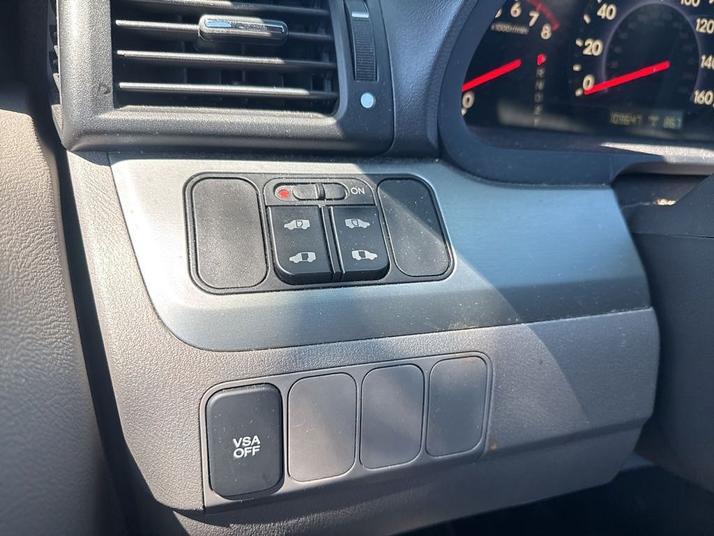 Thumbnail: 2010 Honda Odyssey - 19