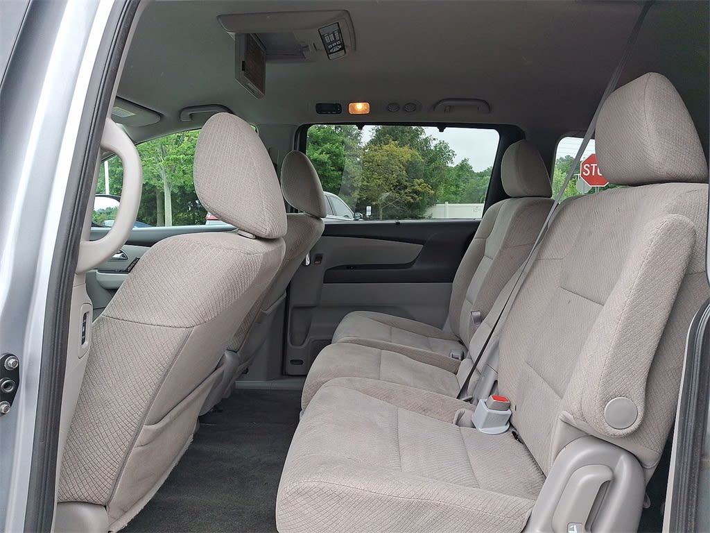 2016 Honda Odyssey SE 10