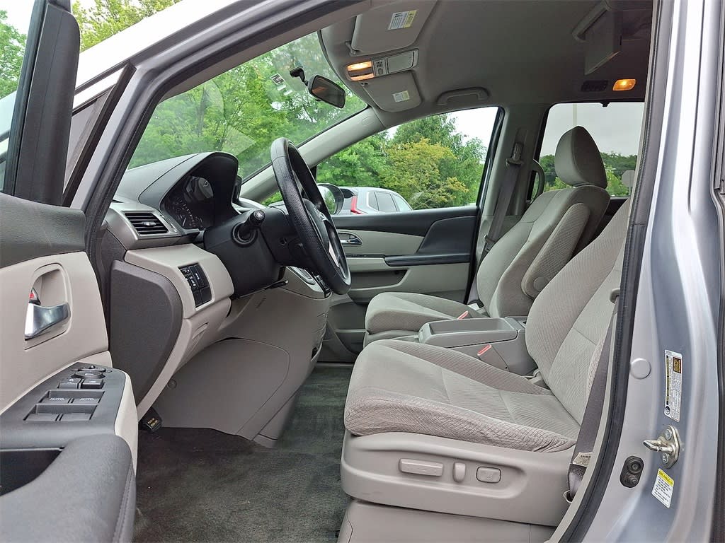 2016 Honda Odyssey SE 9