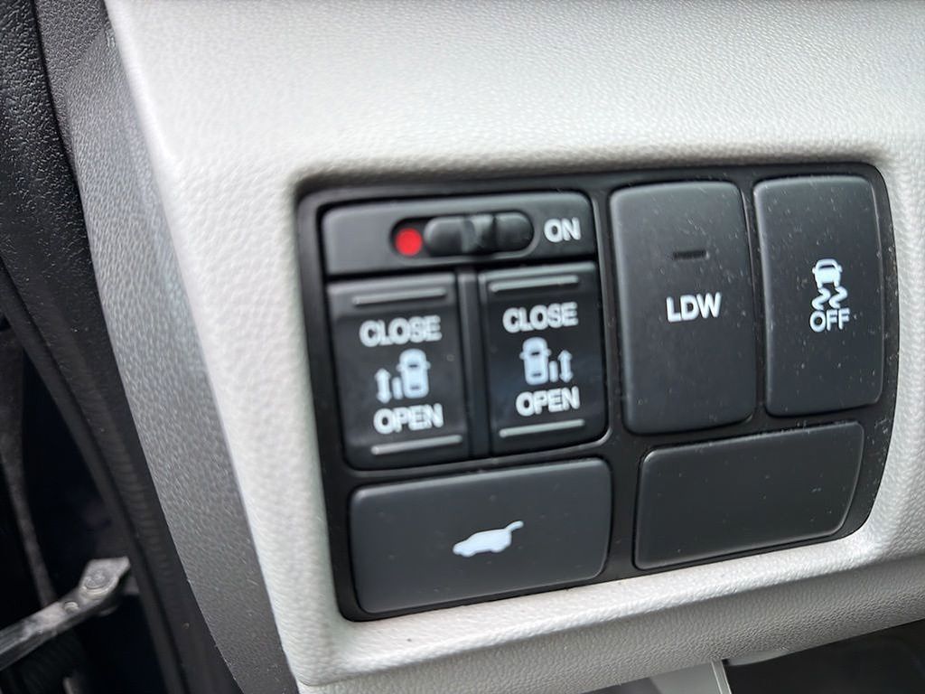 Thumbnail: 2015 Honda Odyssey - 17