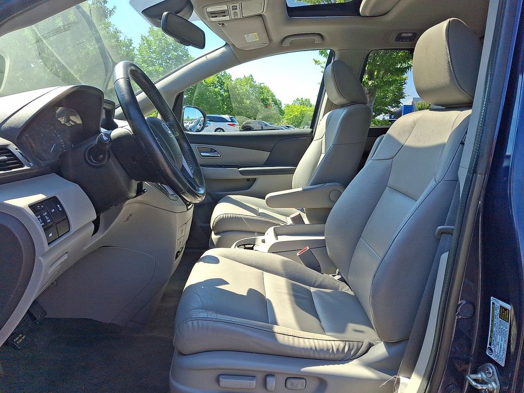 Thumbnail: 2015 Honda Odyssey - 10