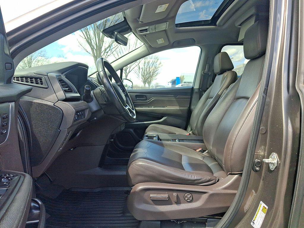 Thumbnail: 2018 Honda Odyssey - 9
