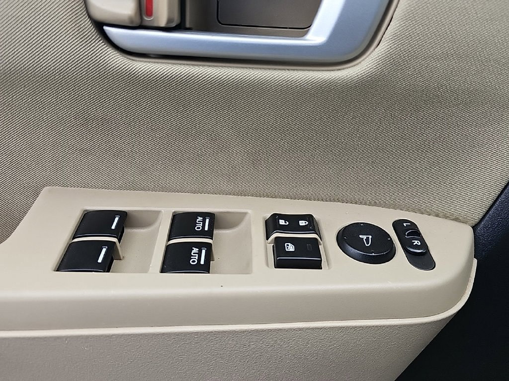 Thumbnail: 2013 Honda Pilot - 17