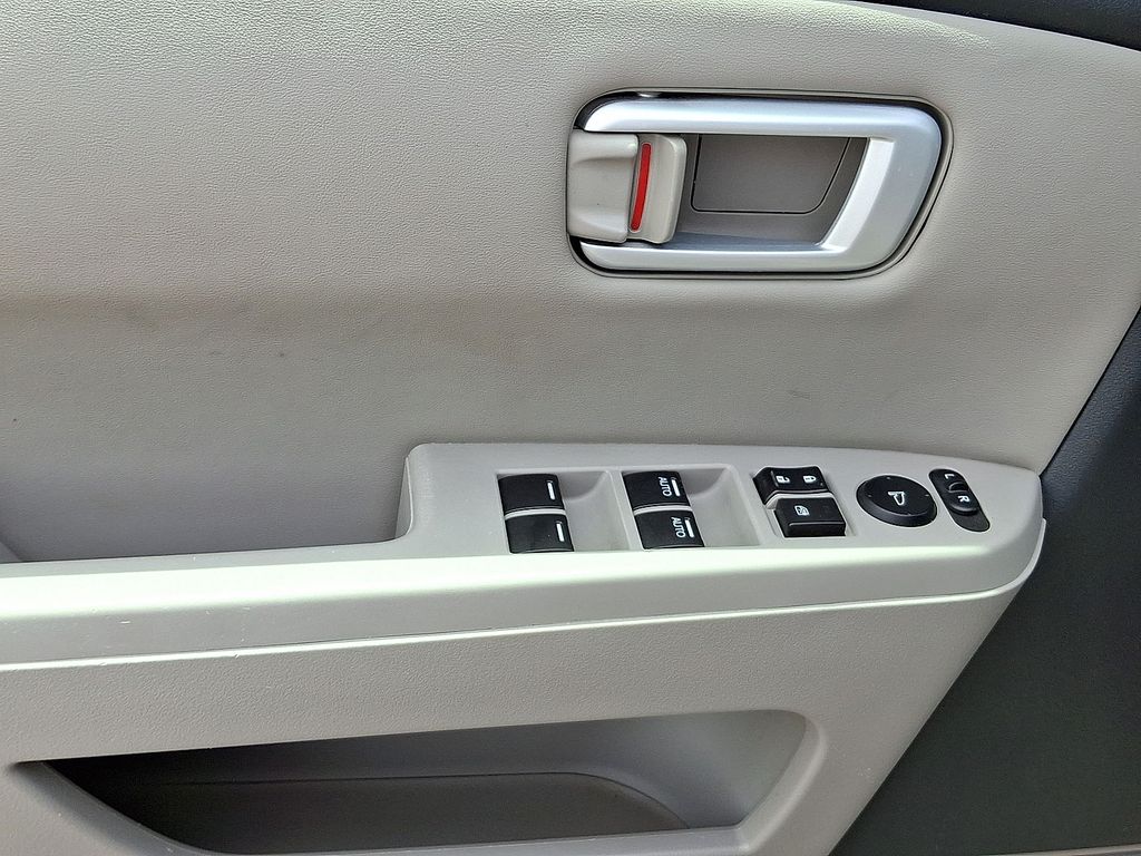 Thumbnail: 2013 Honda Pilot - 17