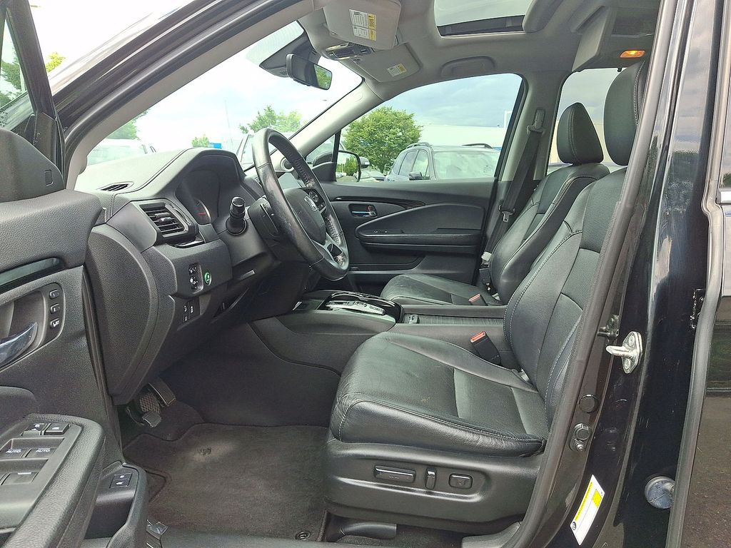 Thumbnail: 2019 Honda Pilot - 9