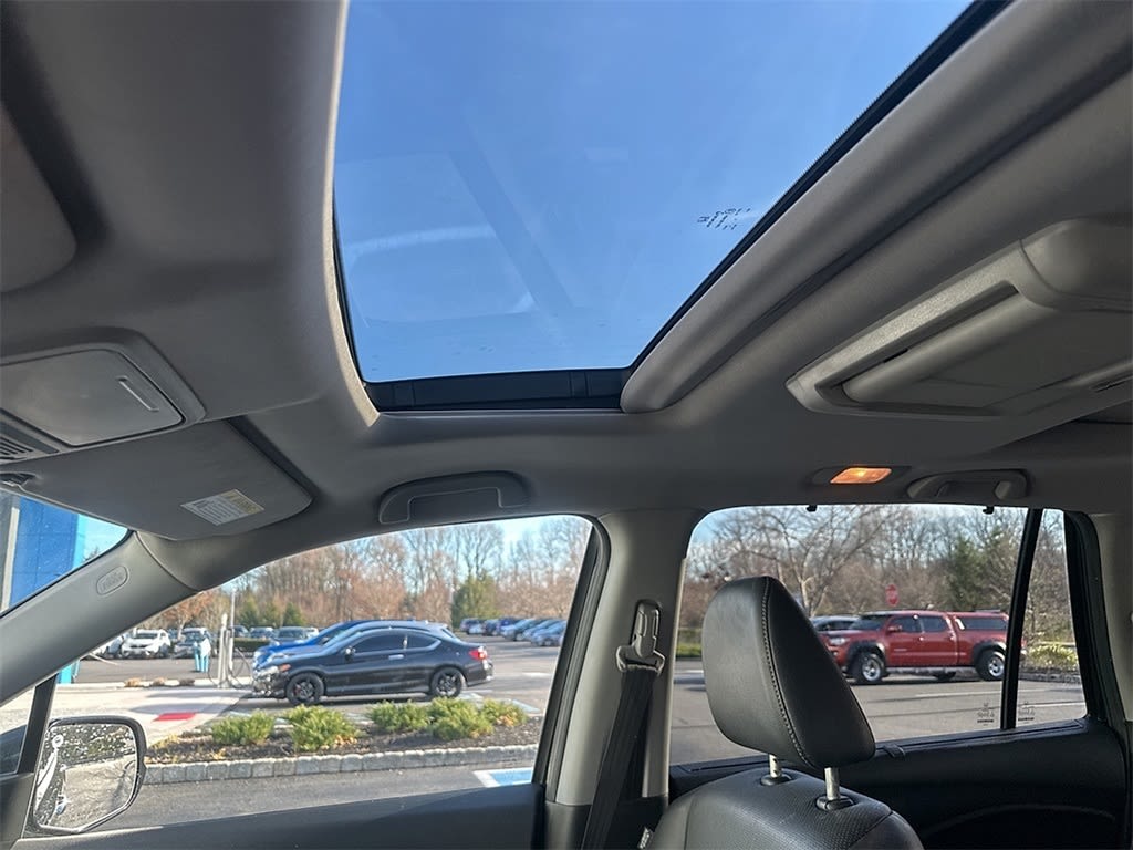 Thumbnail: 2017 Honda Pilot - 12