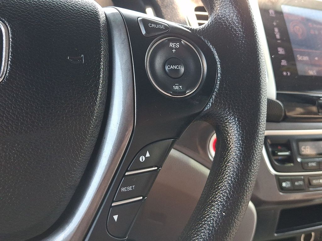 Thumbnail: 2017 Honda Pilot - 21