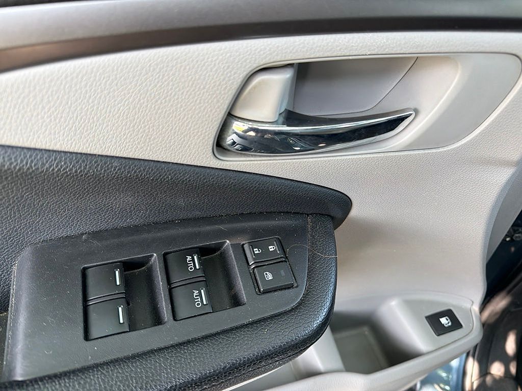 Thumbnail: 2018 Honda Pilot - 16
