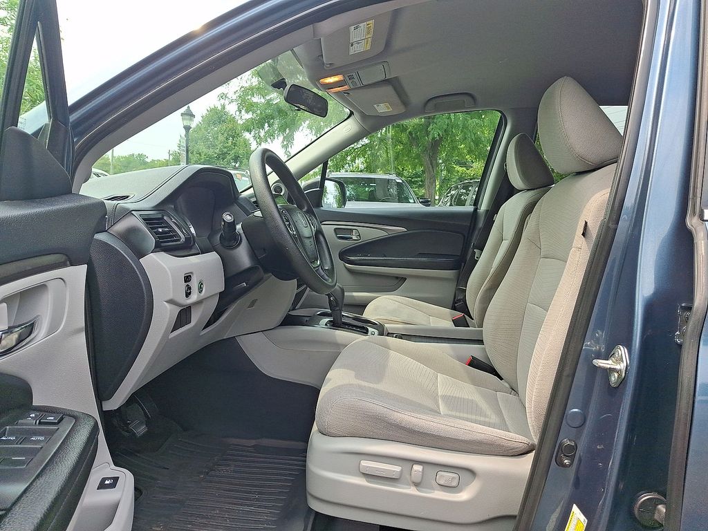 Thumbnail: 2018 Honda Pilot - 8