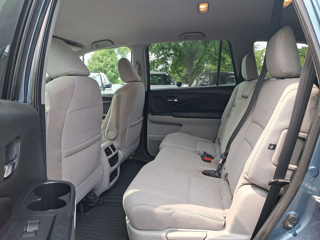 Thumbnail: 2018 Honda Pilot - 9