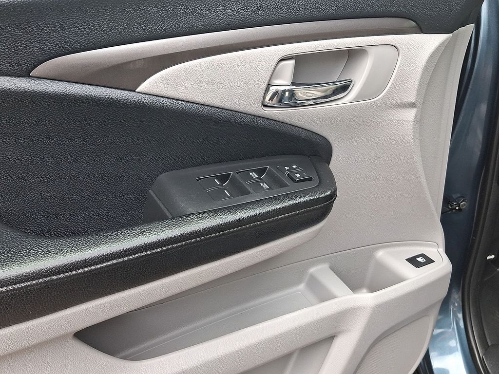 Thumbnail: 2018 Honda Pilot - 17