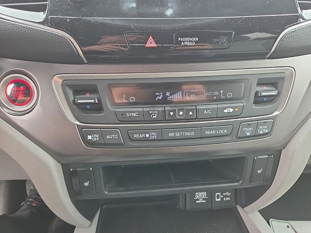 Thumbnail: 2019 Honda Pilot - 22