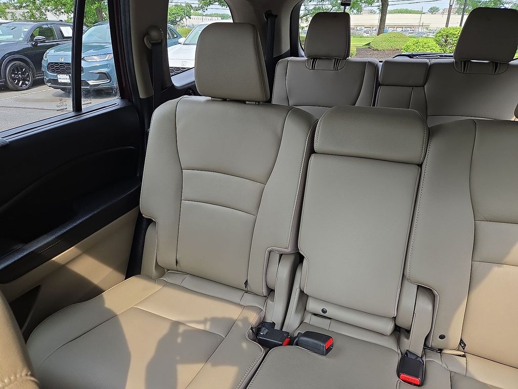 Thumbnail: 2019 Honda Pilot - 11