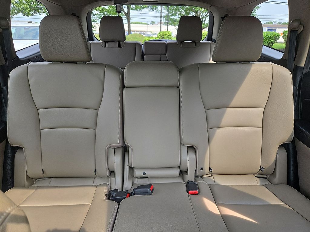 Thumbnail: 2019 Honda Pilot - 21