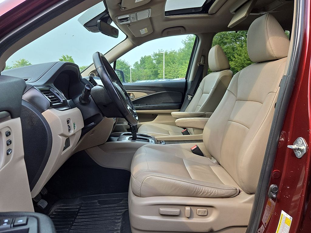 Thumbnail: 2019 Honda Pilot - 10