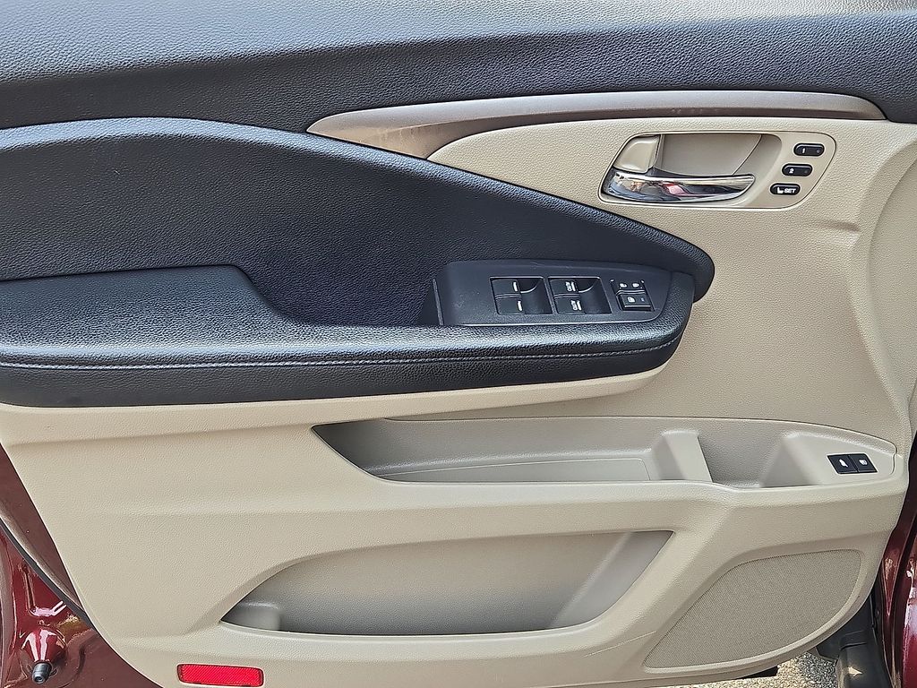 Thumbnail: 2019 Honda Pilot - 23