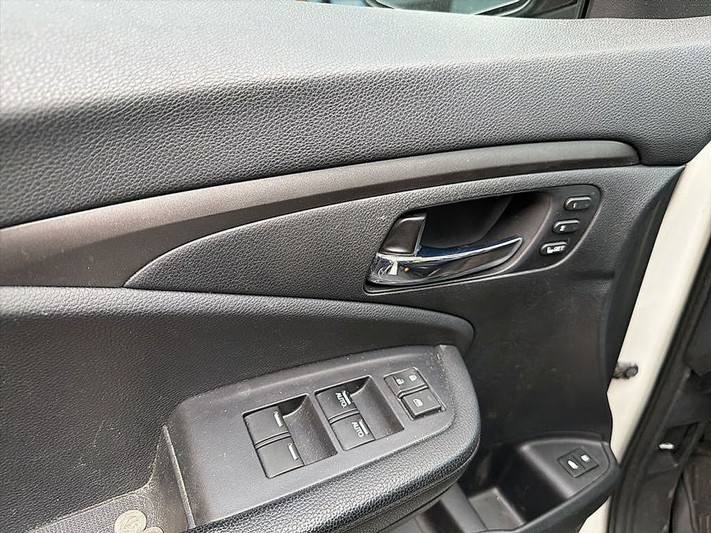 Thumbnail: 2019 Honda Pilot - 19