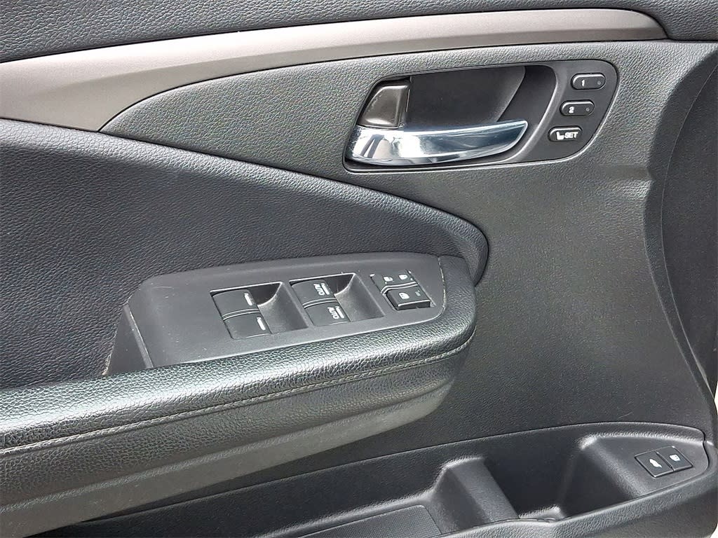 Thumbnail: 2019 Honda Pilot - 16