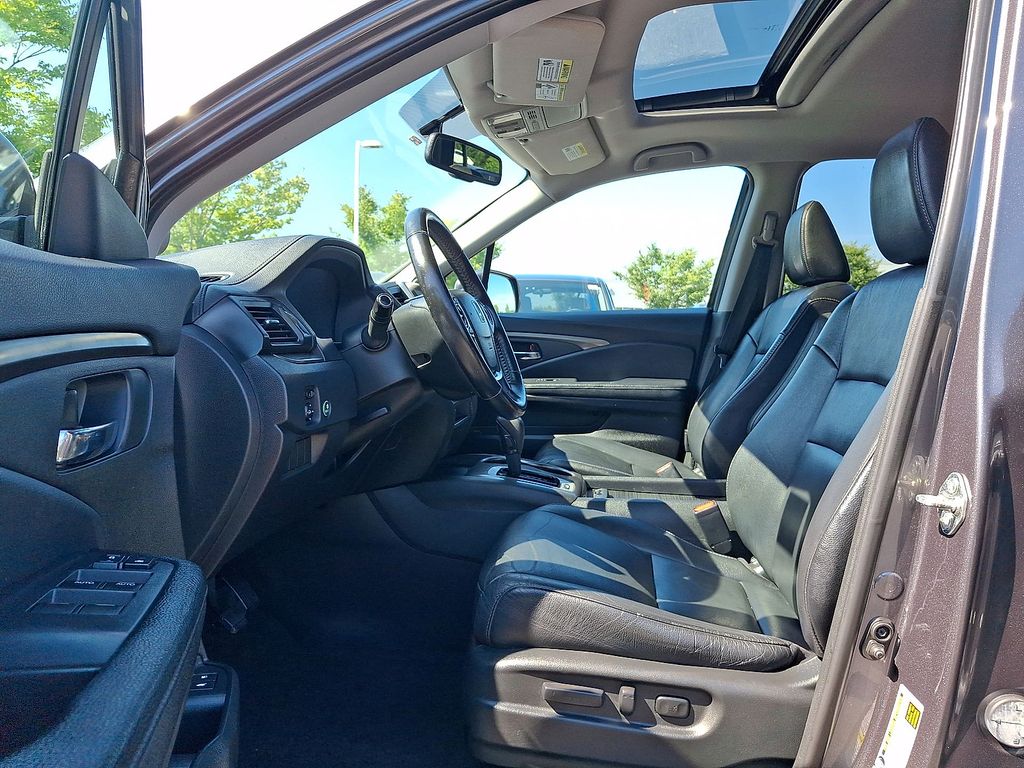 Thumbnail: 2016 Honda Pilot - 9