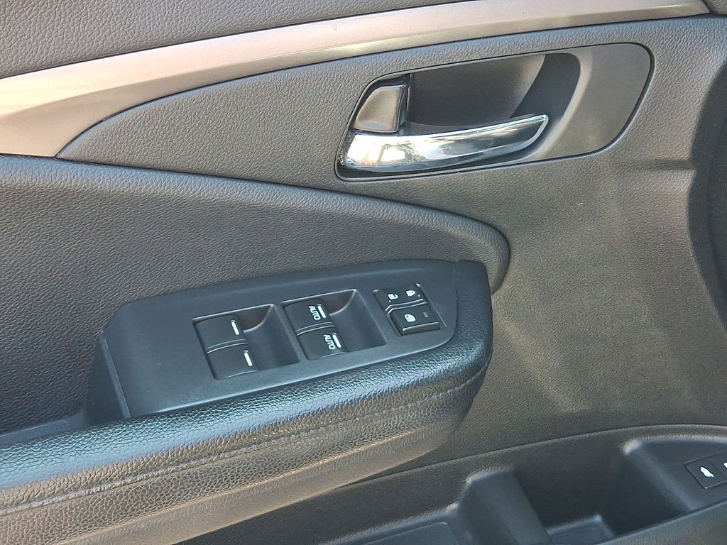 Thumbnail: 2016 Honda Pilot - 18