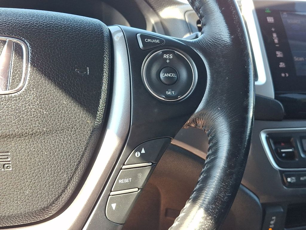 Thumbnail: 2016 Honda Pilot - 21