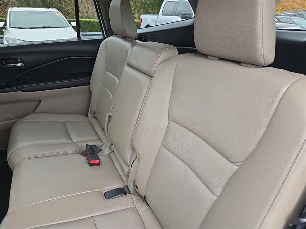 Thumbnail: 2016 Honda Pilot - 9